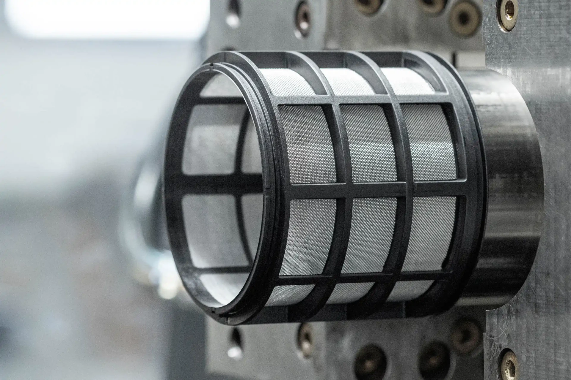 Plastic filter body with overmoulded stainless steel mesh in the moulding tool
